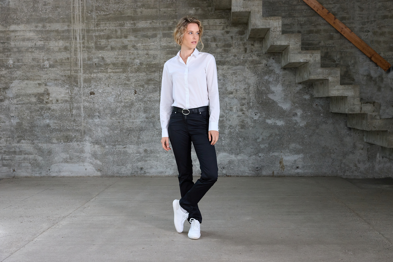 Ladies' Shirt - MODERN FIT - "JN1373" in White, Größe 2XL - Daiber