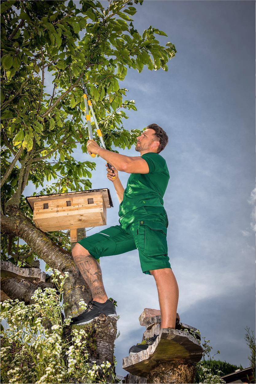 T-Shirt V-Neck Uwe FLEXT01 Flex Line in Grün, Gr. XS von Leibwächter