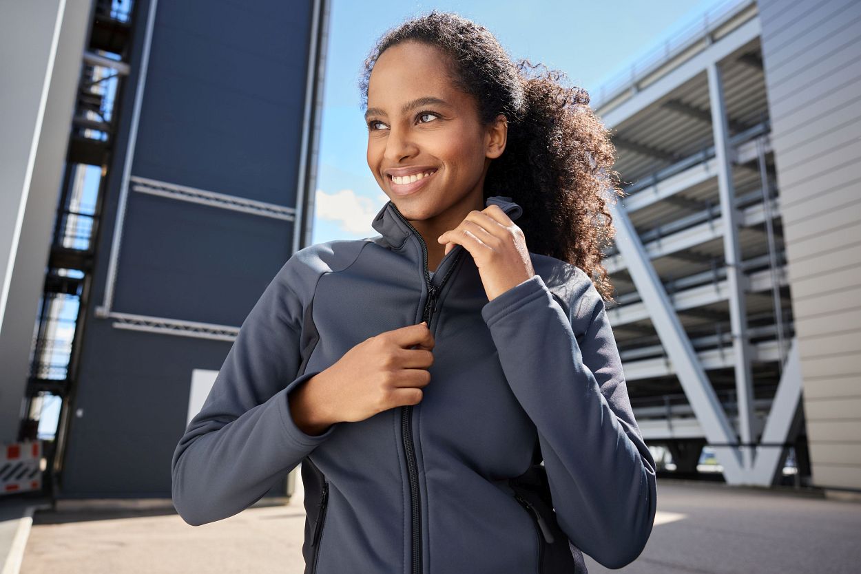 Ladies' Stretchfleece Jacket "JN1859" in White/Carbon, Größe 3XL - Daiber