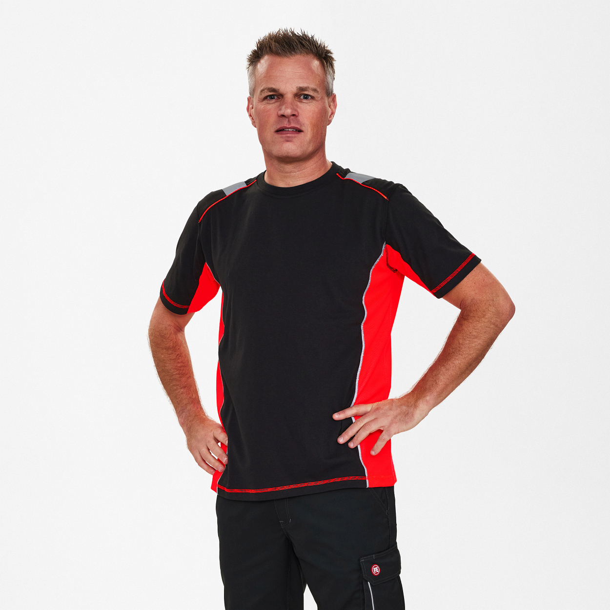 ENGEL Cargo T-Shirt in Schwarz/Rot, Größe XS