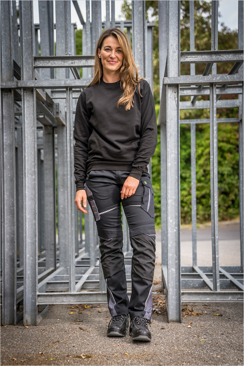 Rundhals-Sweater "Alex" Classic Line Schwarz LWSR, Gr. 3XL von Leibwächter Damen-Bundhose Flex Line Schwarz/Grau FLXDH, Gr. 52 von Leibwächter