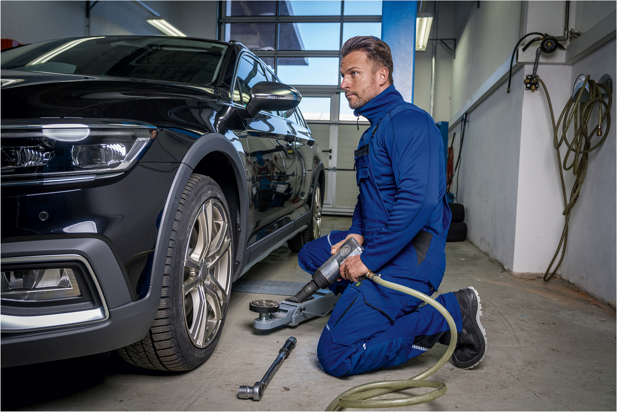 Latzhose FLEXL20 Flex Line in Kornblau/Schwarz, Gr. 70 von Leibwächter