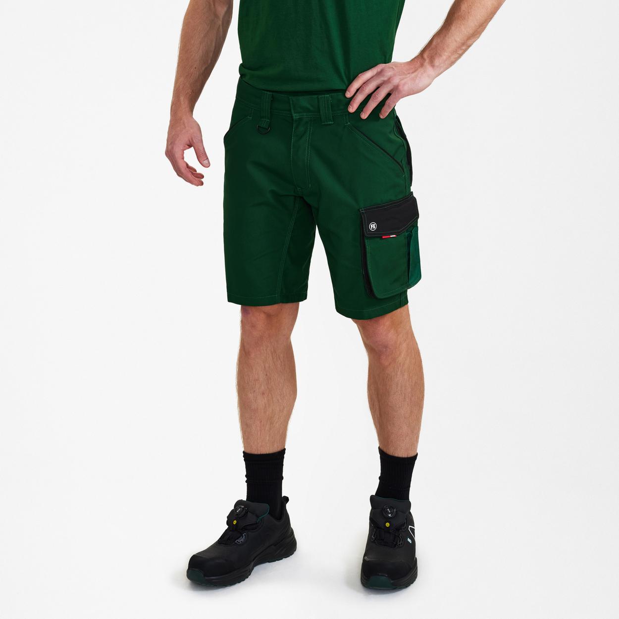 ENGEL Galaxy Arbeitsshorts in Grün/Schwarz, Größe 54