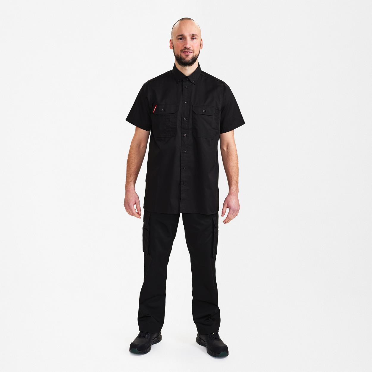 ENGEL Extend kurzärmliges Herrenhemd in Schwarz, Größe 45/46