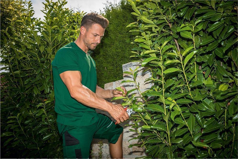 T-Shirt V-Neck Uwe FLEXT01 Flex Line in Grün, Gr. XS von Leibwächter