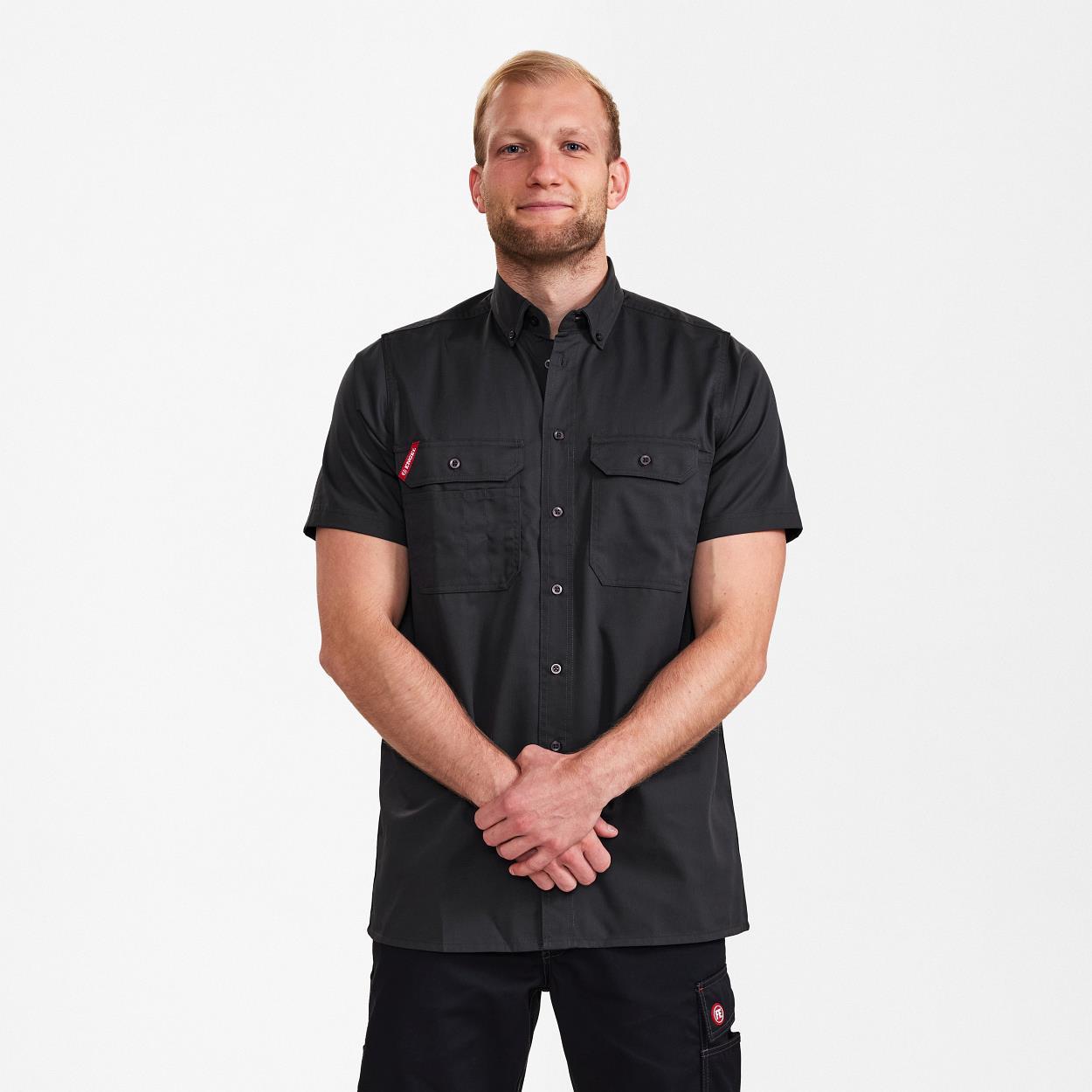 ENGEL Extend kurzärmliges Herrenhemd in Anthrazit Grau, Größe 49/50