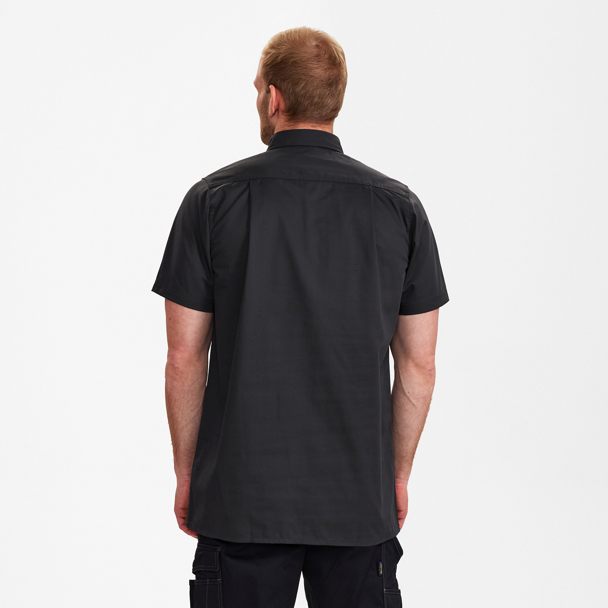 ENGEL Extend kurzärmliges Herrenhemd in Anthrazit Grau, Größe 49/50