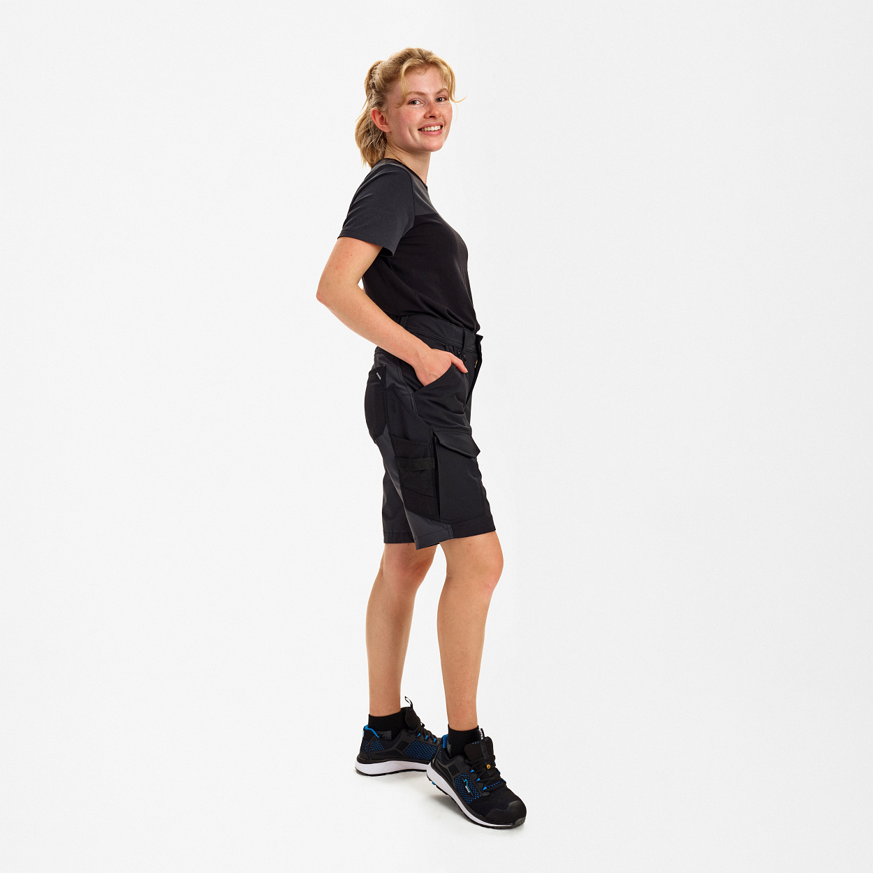 ENGEL Entire Damen Shorts mit 4-Wege-Stretch in Schwarz/Anthrazit Grau, Größe 48