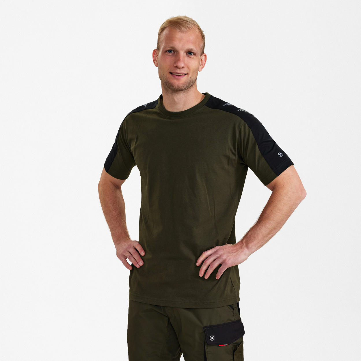 ENGEL Galaxy T-Shirt in Forest Green/Schwarz, Größe XS