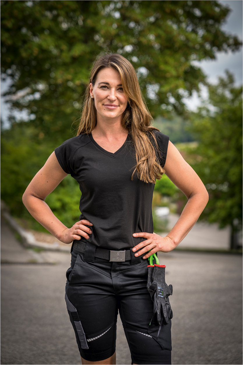 Damen T-Shirt "Lisa" Flex Line Schwarz FLXDT, Gr. 36 von Leibwächter Damen Shorts Flex Line Schwarz/Grau FLXDK, Gr. 52 von Leibwächter