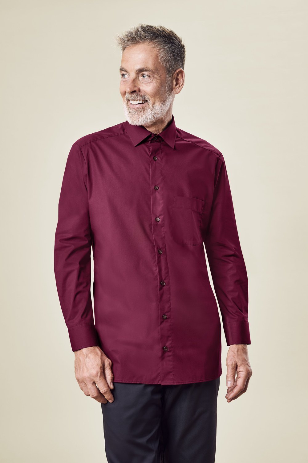 Greiff Herren-Hemd 1/1 RF Basic in Bordeaux – Modellansicht