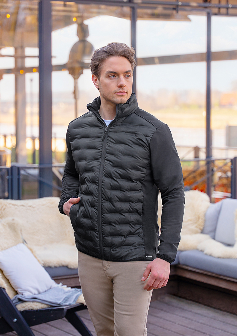 Karlowsky Herren Hybrid-Jacke Outdoor-Pro in Schwarz – Modellansicht