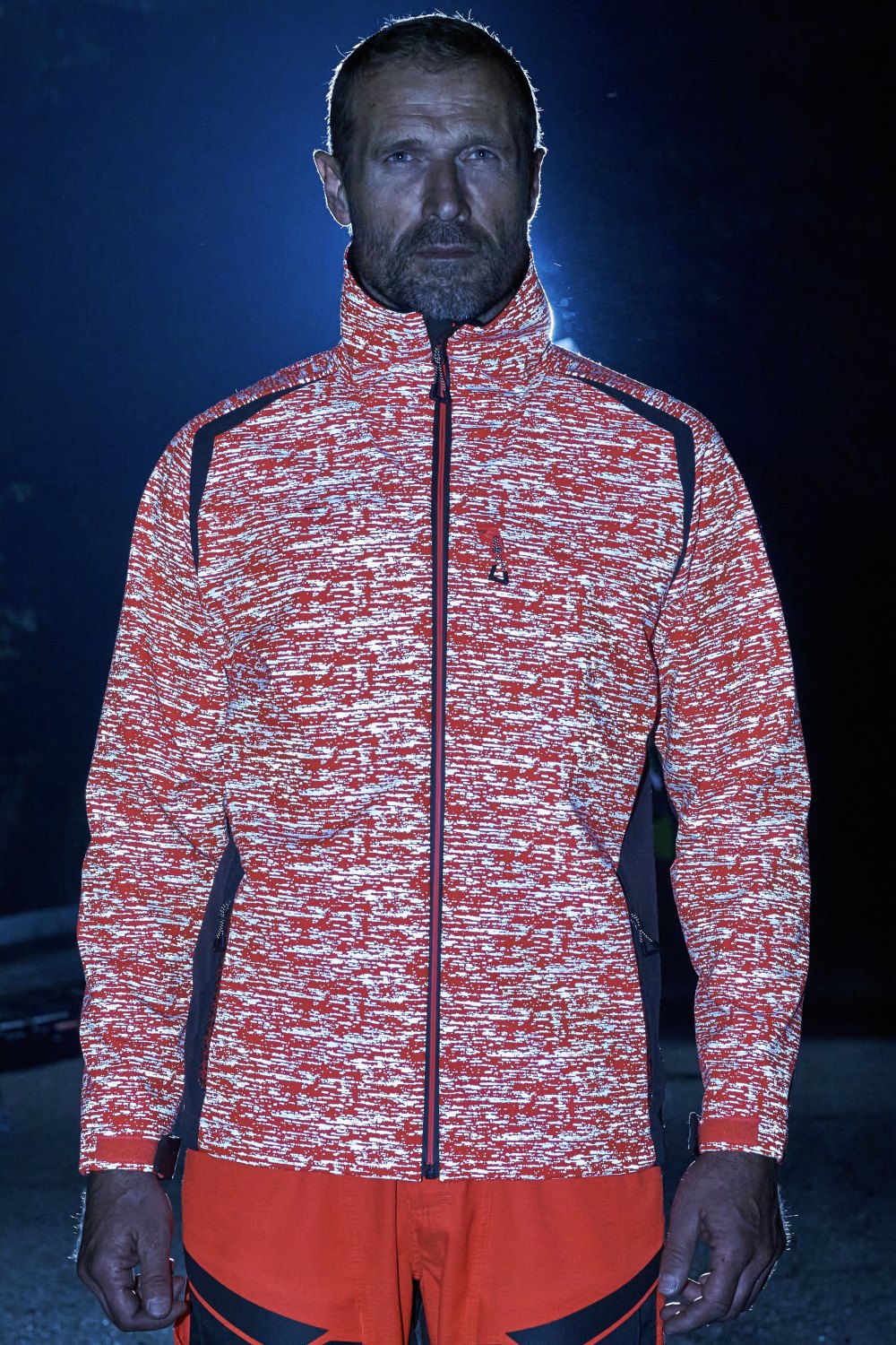 MASCOT Accelerate Safe Softshelljacke in Hi-Vis Rot/Dunkelanthrazit – Modellansicht