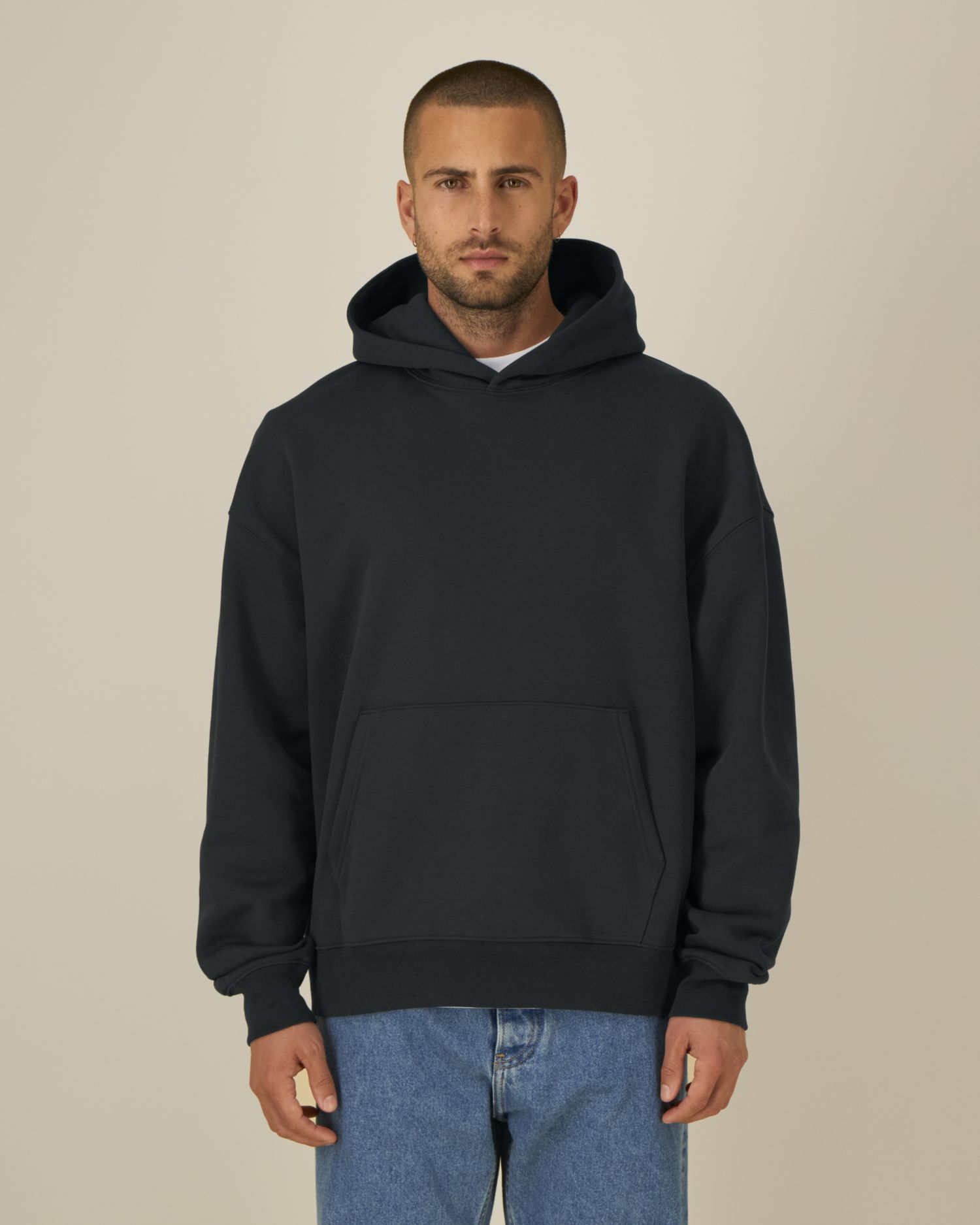 Stanley Stella Chaser in Black – Modellansicht