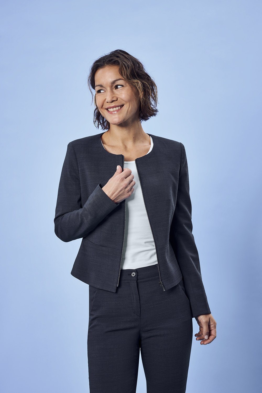 Greiff Damen-Kurzblazer SF Modern 37.5 in Pinpoint Marine – Modellansicht