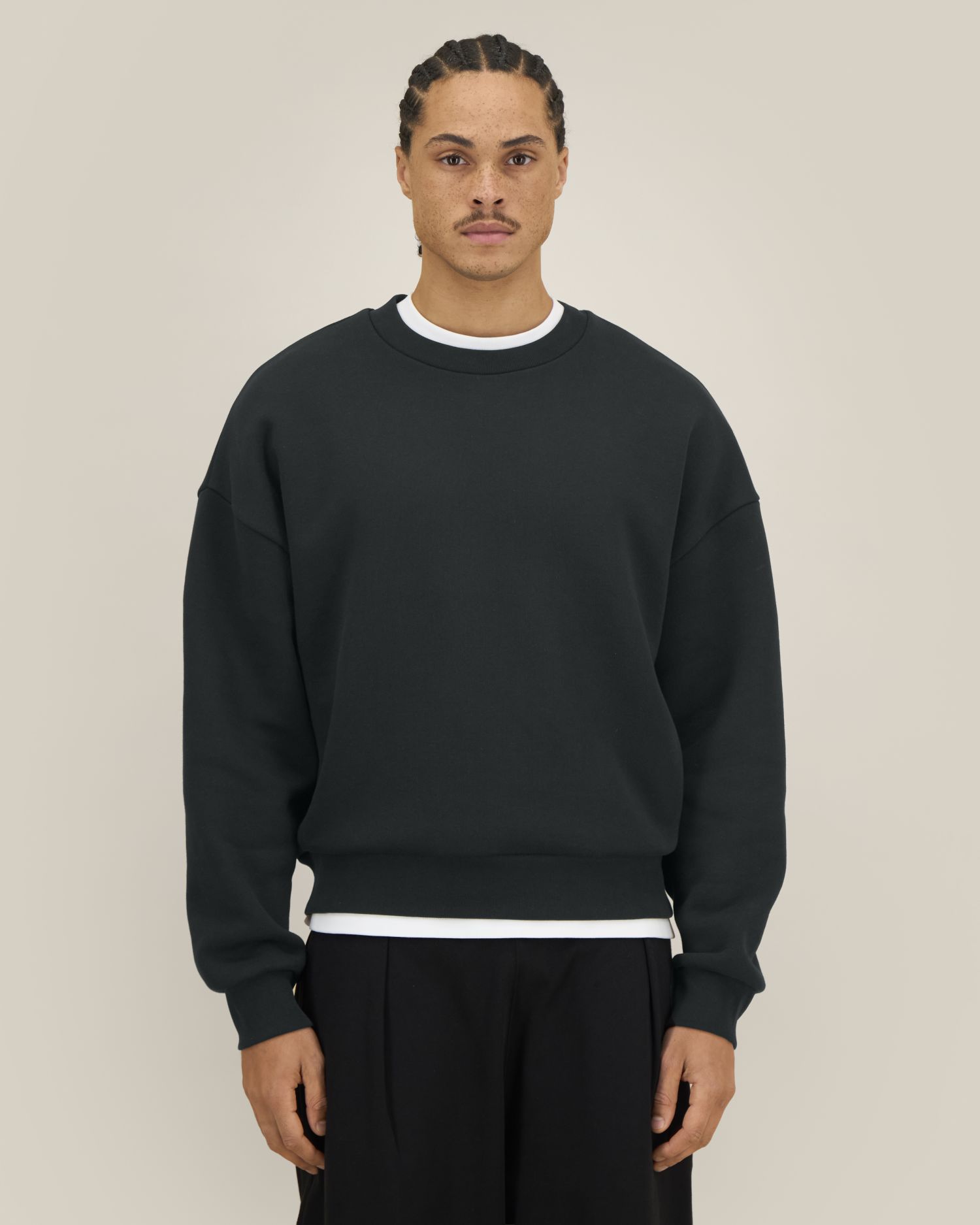 Stanley Stella Former in Black – Modellansicht