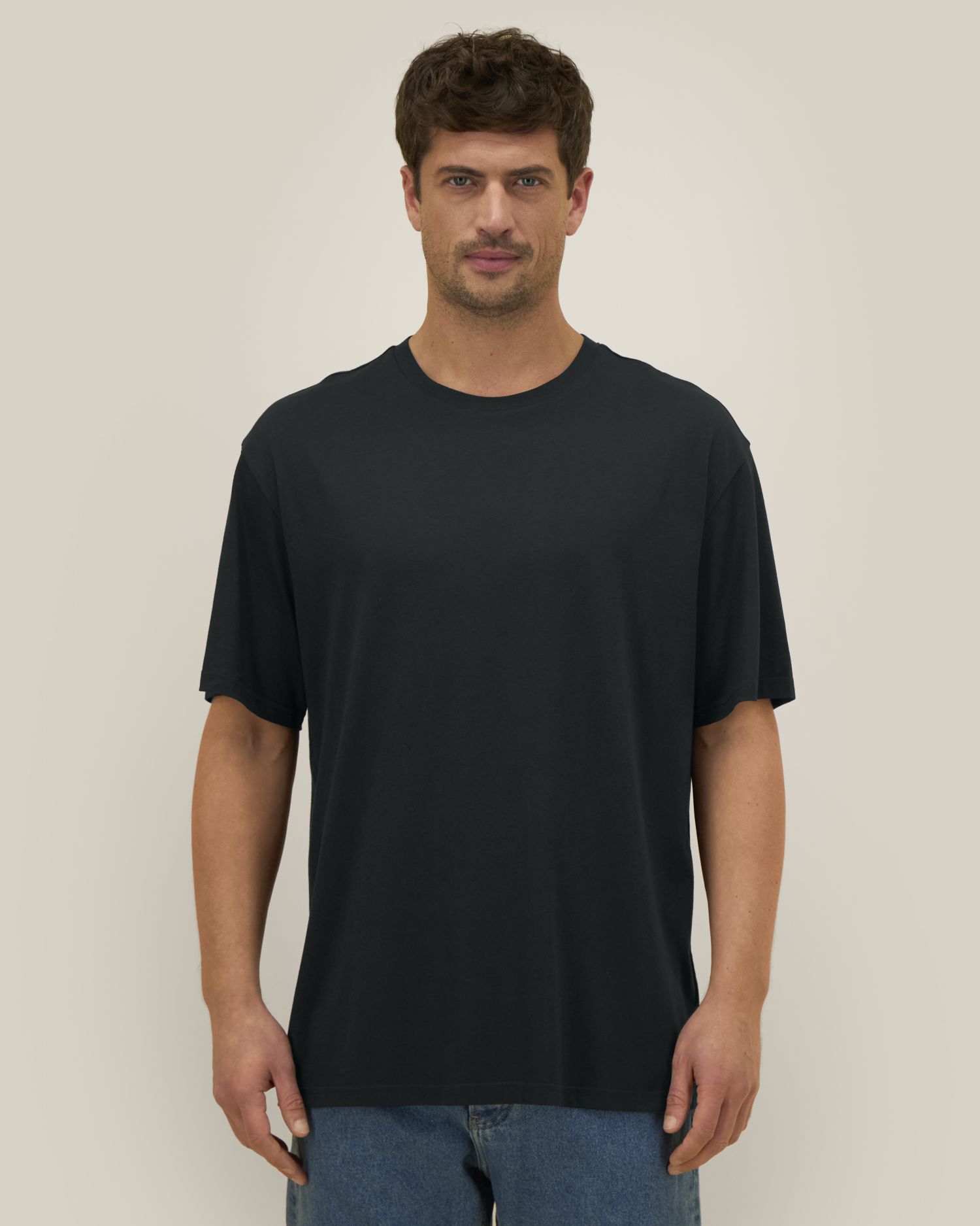 Stanley Stella Blaker in Black – Modellansicht