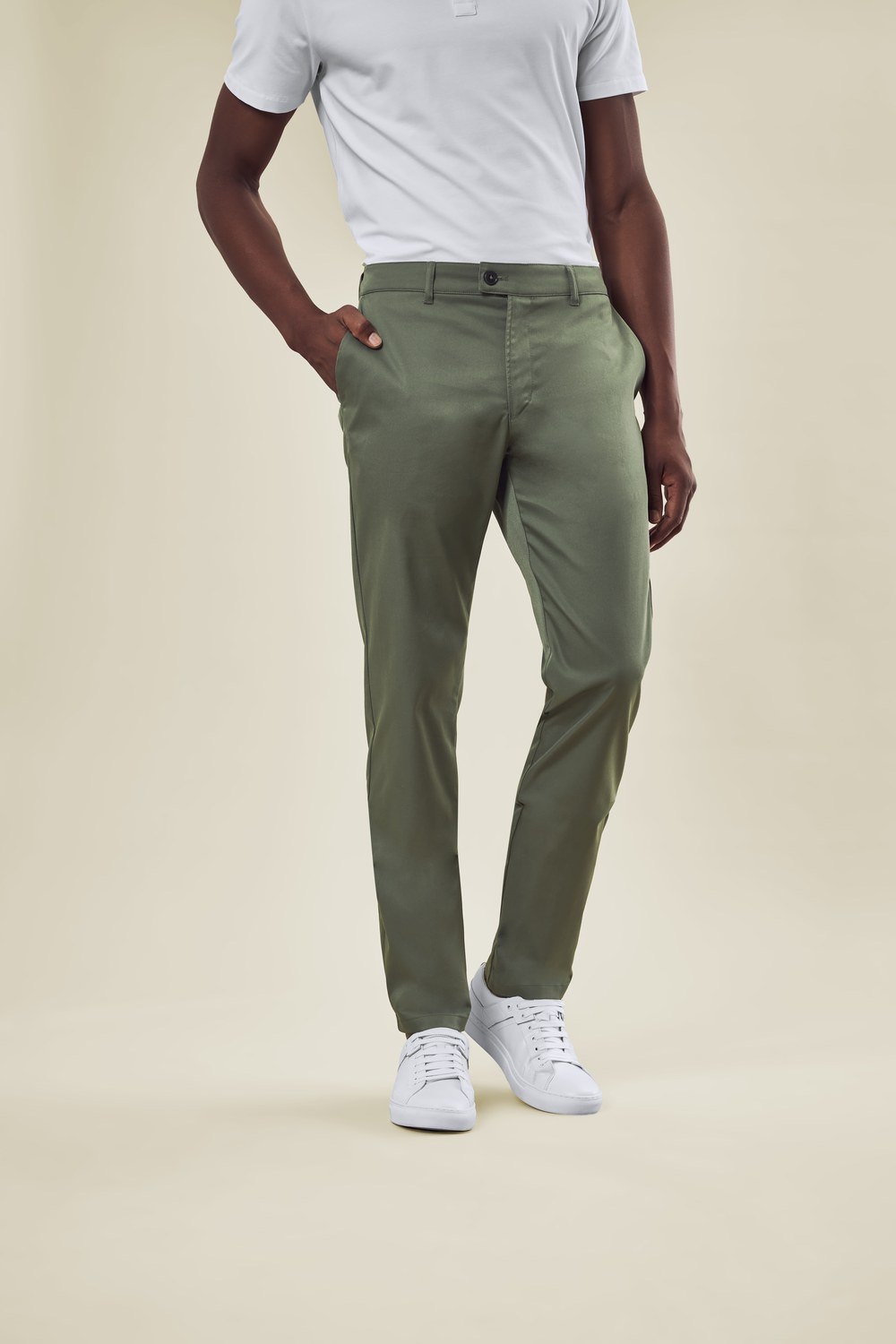 Greiff Herren-Chino RF Casual in Olivgrün – Modellansicht