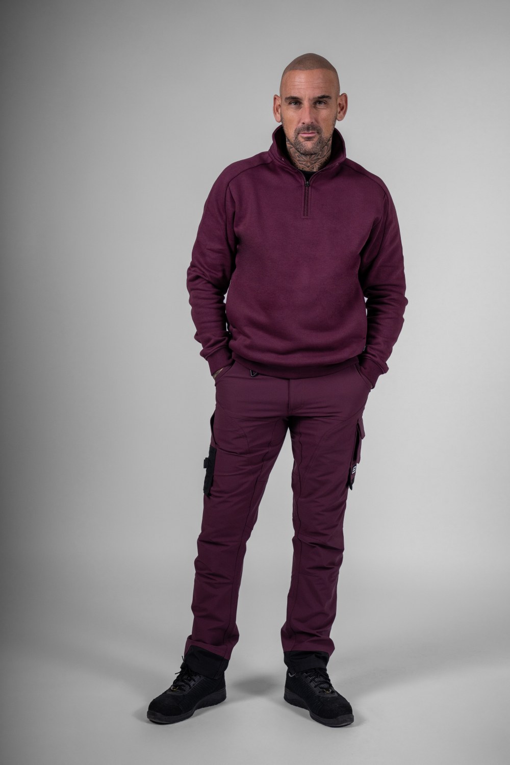 TRICORP 1/4 Zip Sweatshirt Redefined in Bordeaux – Modellansicht