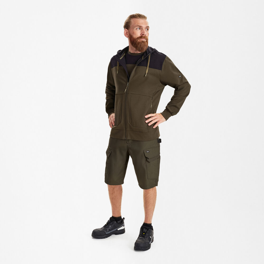 ENGEL Entire 8329-247 sweatcardigan mit kapuze in Forest Green/Schwarz – Modellansicht