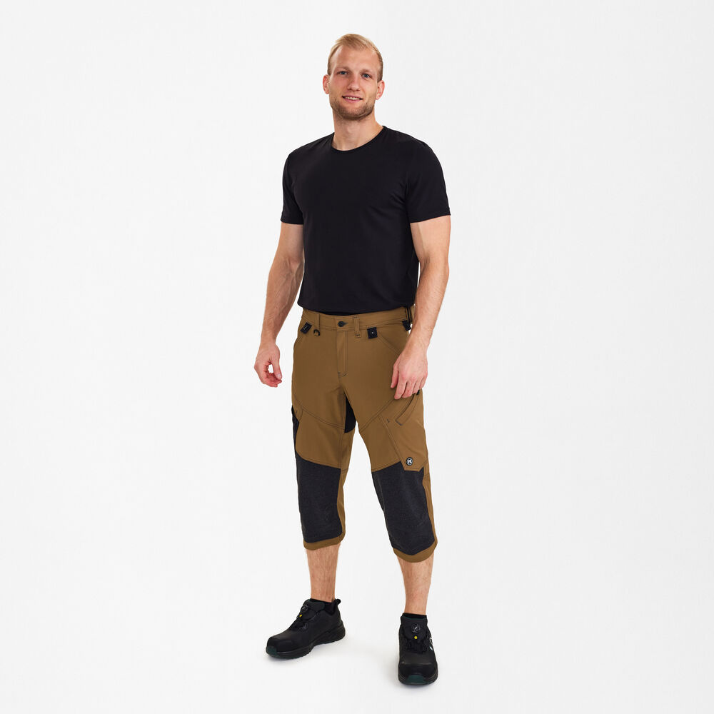 ENGEL X-treme 6368-317 3/4-Hose mit 4-Wege-Stretch in Toffee Brown – Modellansicht