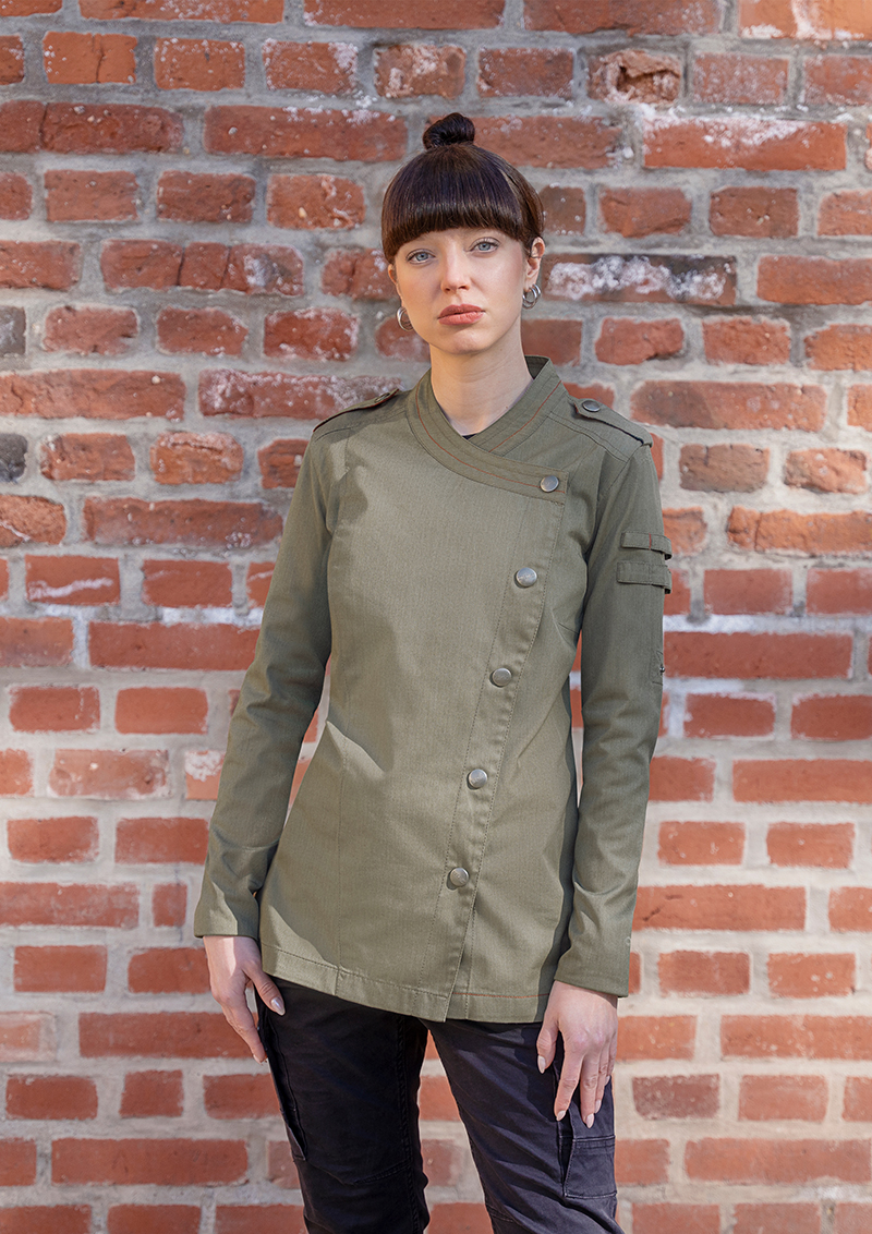 Langarm Damenkochjacke Denim-Style ROCK CHEF®-Stage2 in Vintage Moss Green – Modellansicht