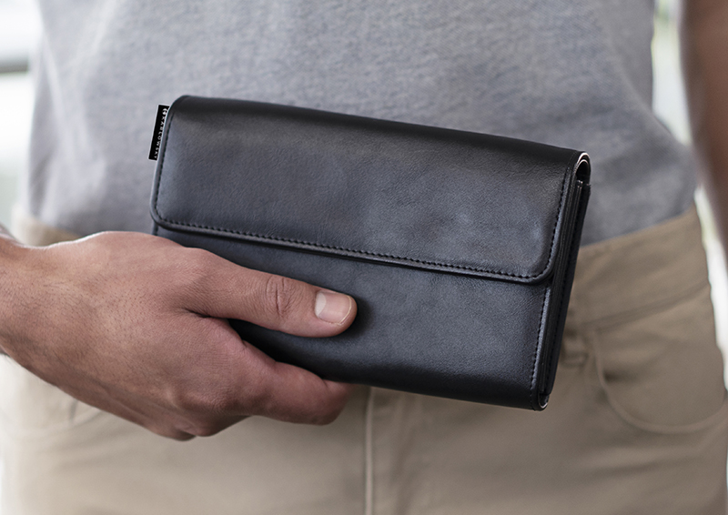 Karlowsky Kellnerbörse (Geldbörse) mit Druckknopf in Schwarz – Modellansicht