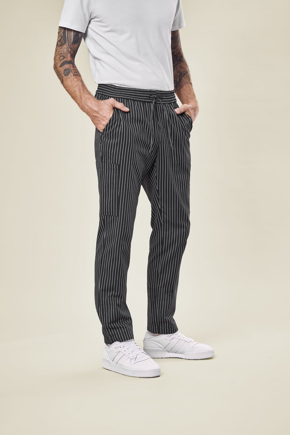 Greiff Unisex-Schlupfhose RF Kitchen in S/W Gestreift – Modellansicht