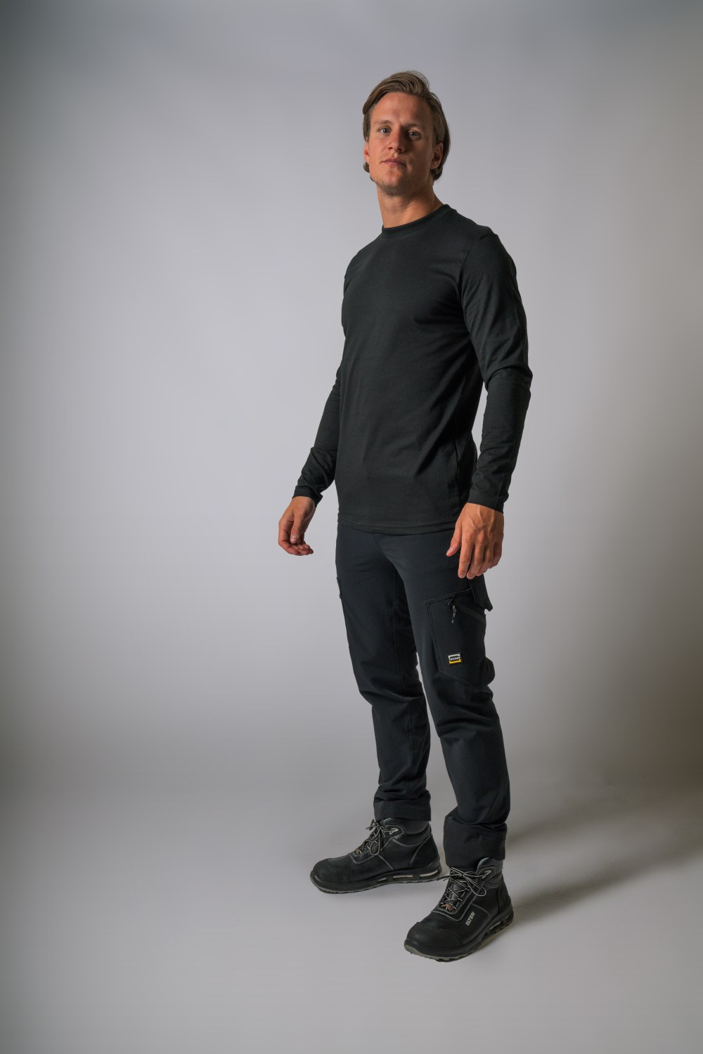 TRICORP T-Shirt Langarm in Black – Modellansicht