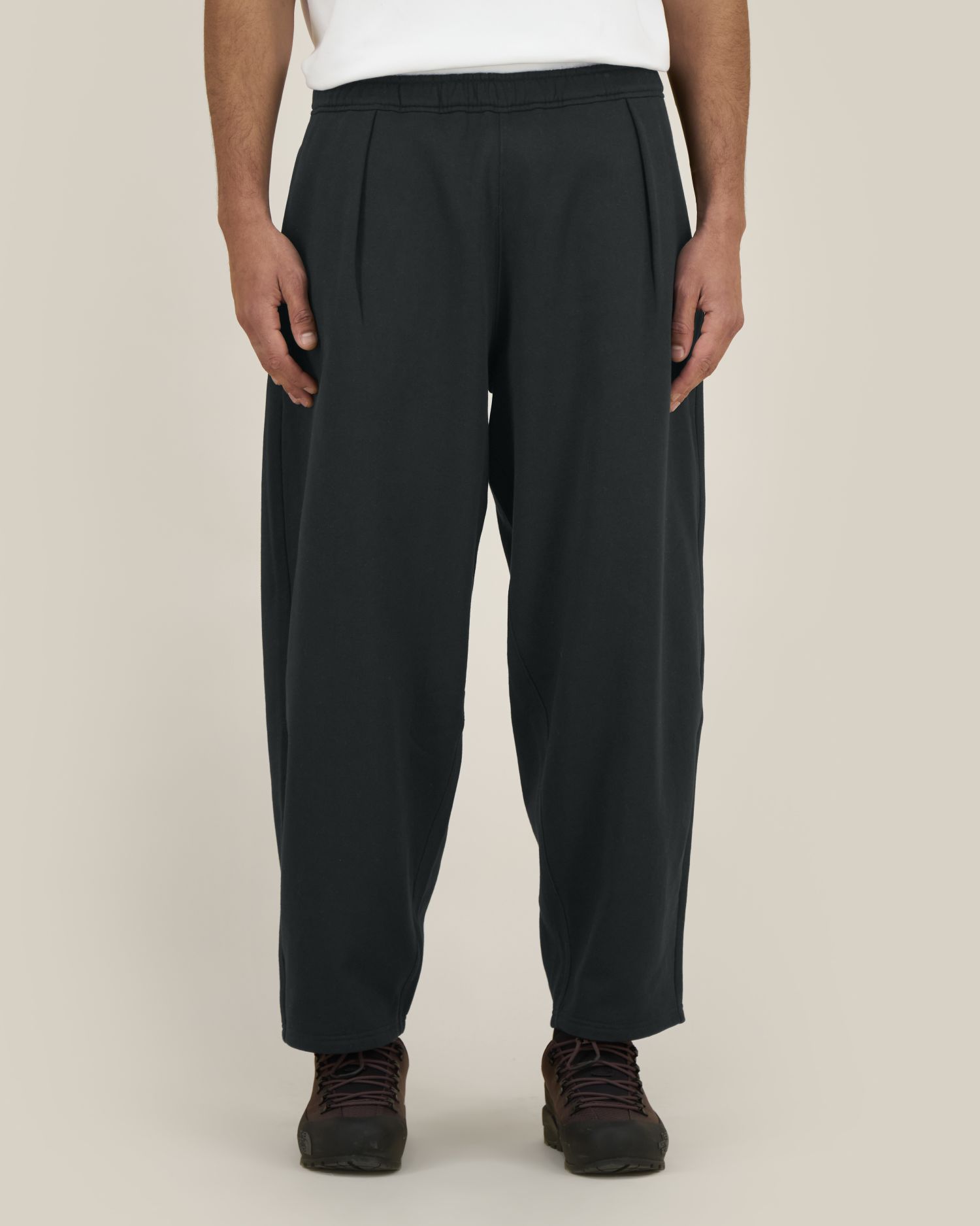 Stanley Stella Barreler in Black – Modellansicht