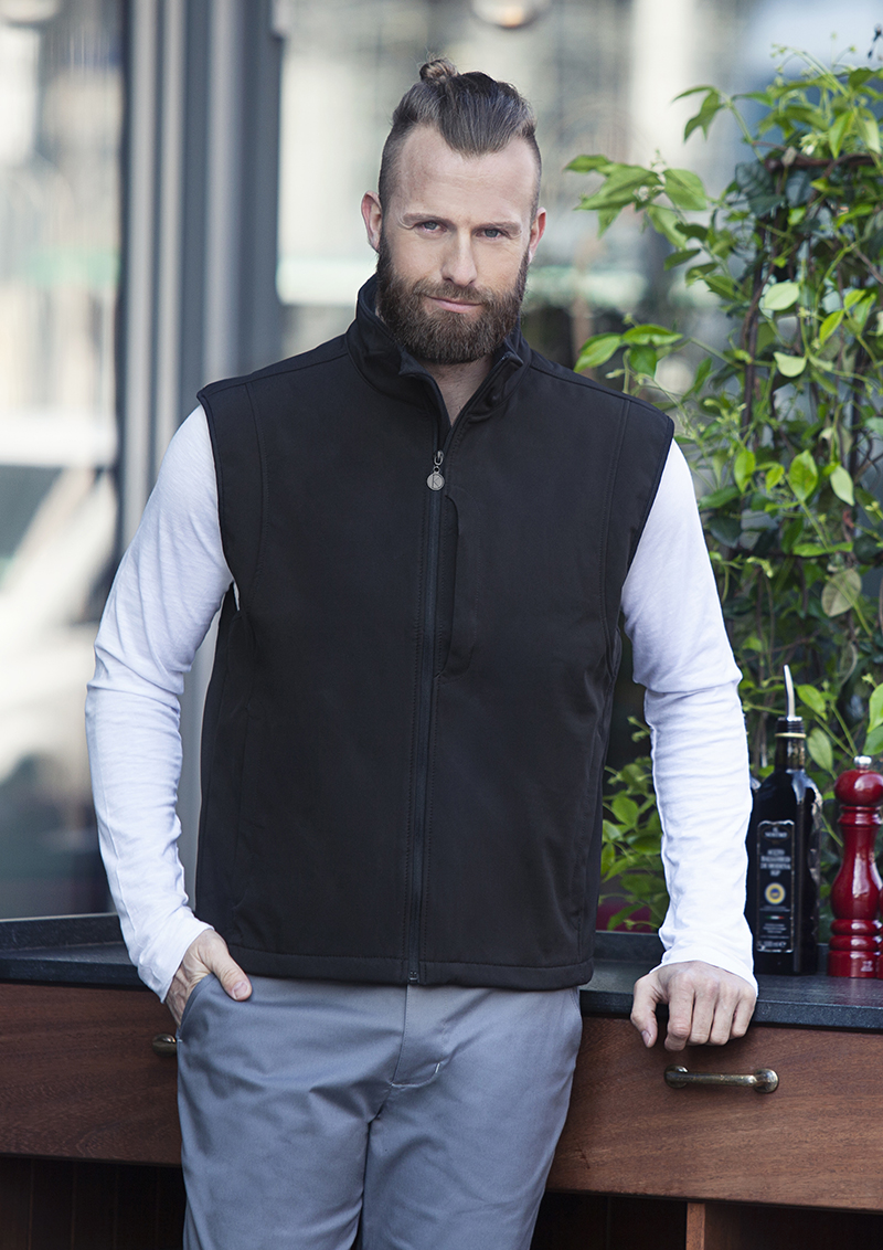 Karlowsky Herren Softshellweste Classic in Schwarz – Modellansicht