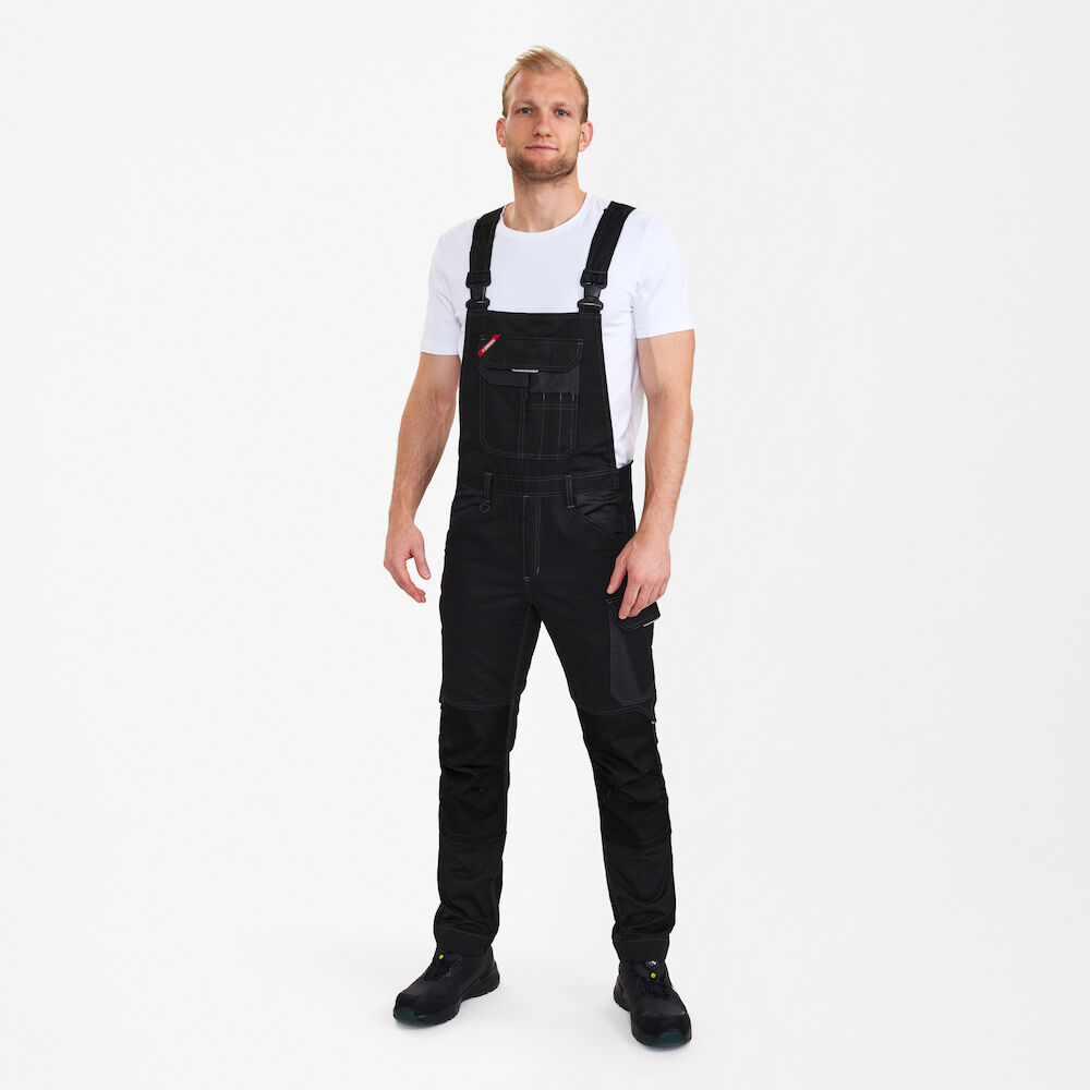 ENGEL Venture 3520-154 Latzhose in Schwarz/Anthrazit Grau – Modellansicht
