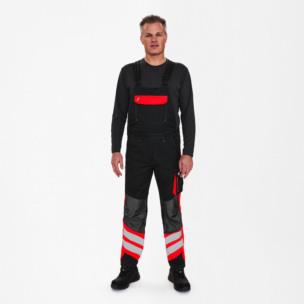 ENGEL Cargo 3870-217 Latzhose in Schwarz/Rot – Modellansicht