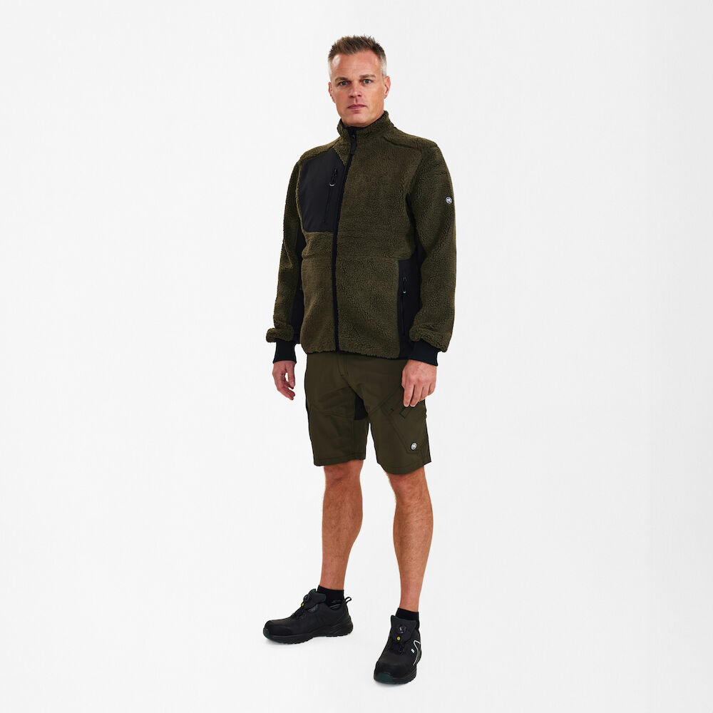 ENGEL X-treme 1362-298 Faserjacke in Forest Green/Schwarz – Modellansicht
