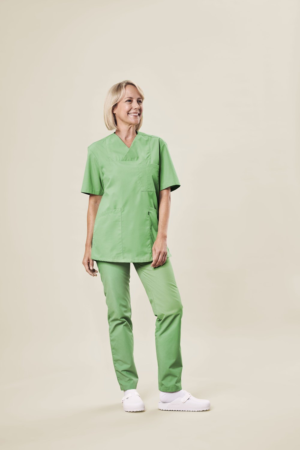 Greiff Unisex-Schlupfkasack RF Care in Lindgrün – Modellansicht