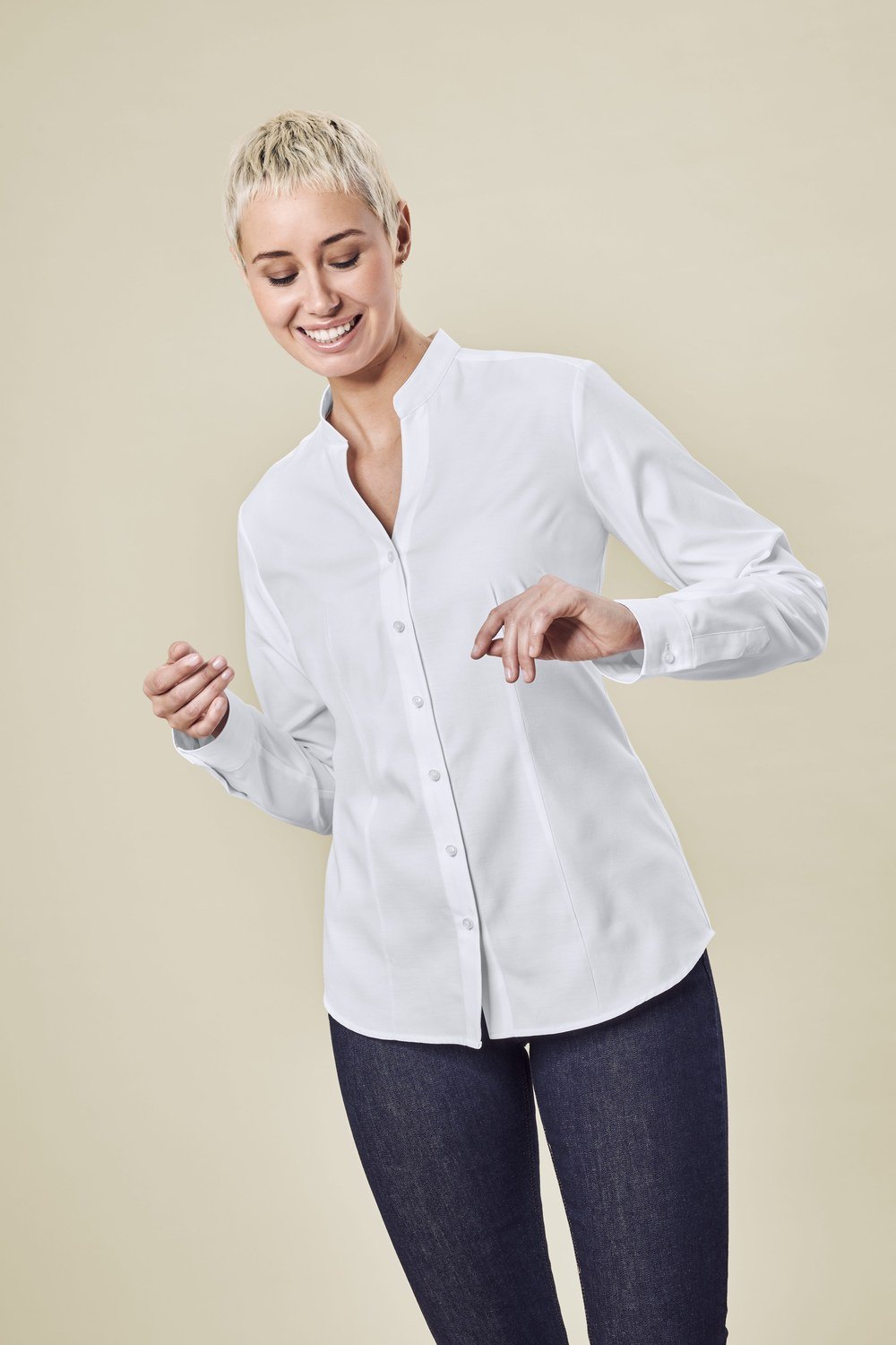 Greiff Damen-Stehkragenbluse 1/1 RF Landhaus in Weiß – Modellansicht