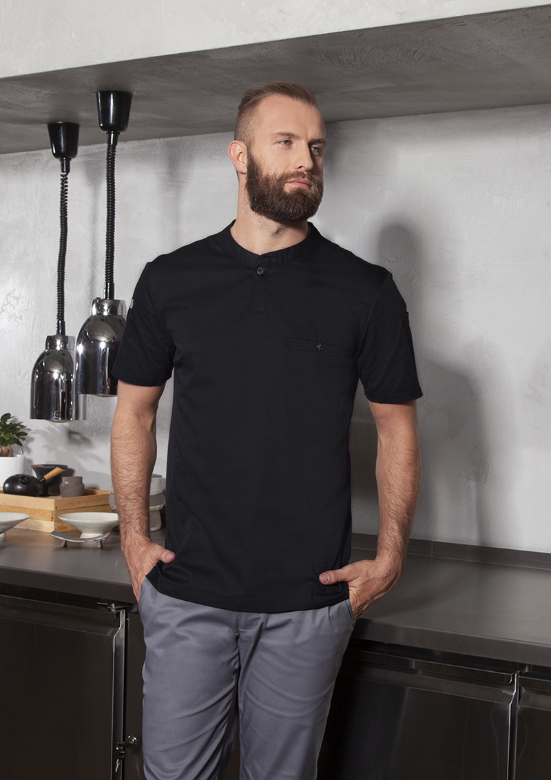 Karlowsky Kurzarm Arbeitsshirt Performance in Schwarz – Modellansicht