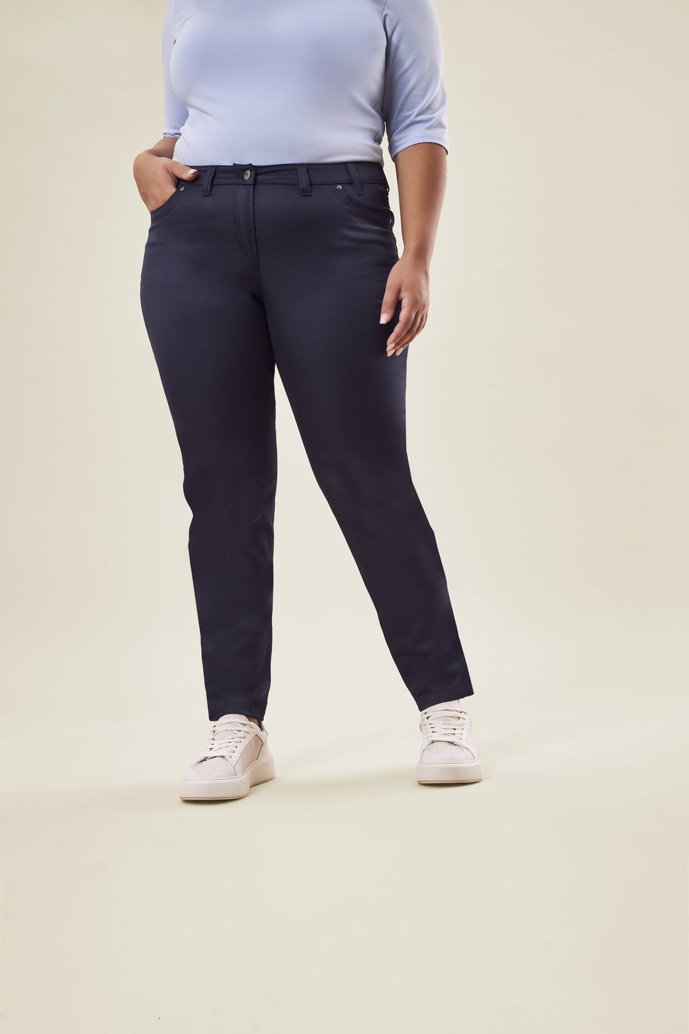 Greiff Damen-Hose 5 Pocket RF in Marine – Modellansicht