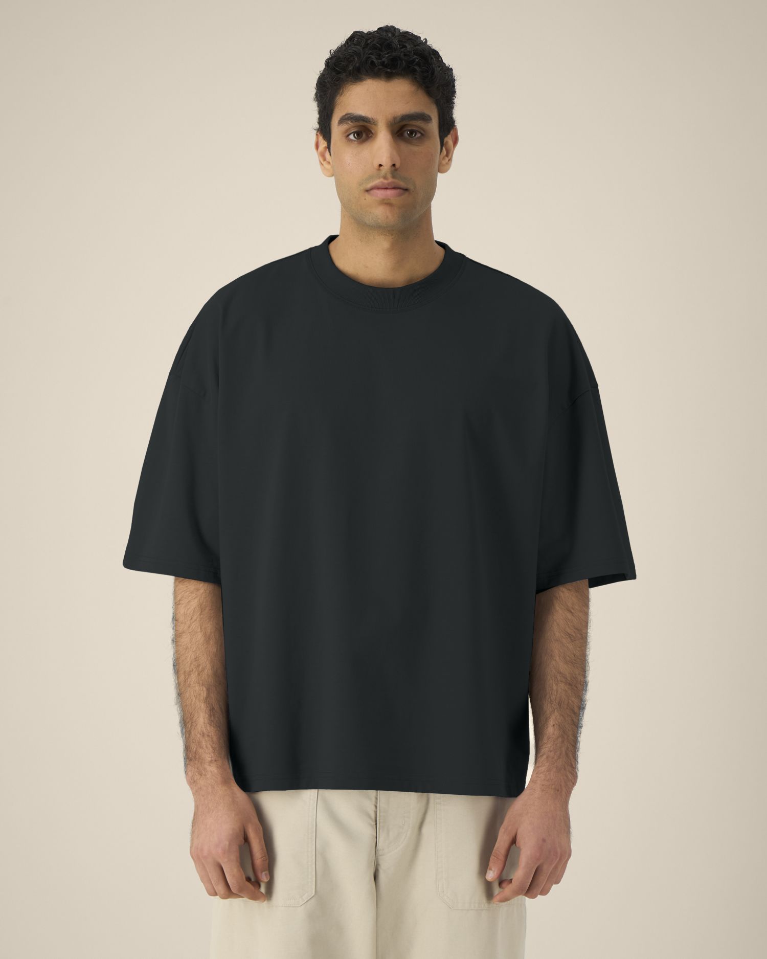 Stanley Stella Hypster in Black – Modellansicht