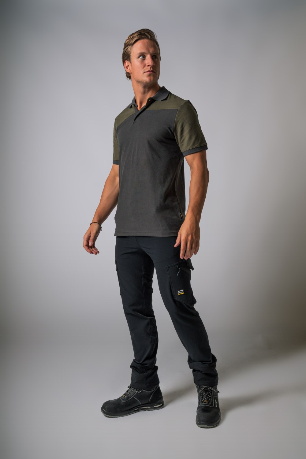 TRICORP Poloshirt Bicolor Quernaht in Darkgrey-Army – Modellansicht