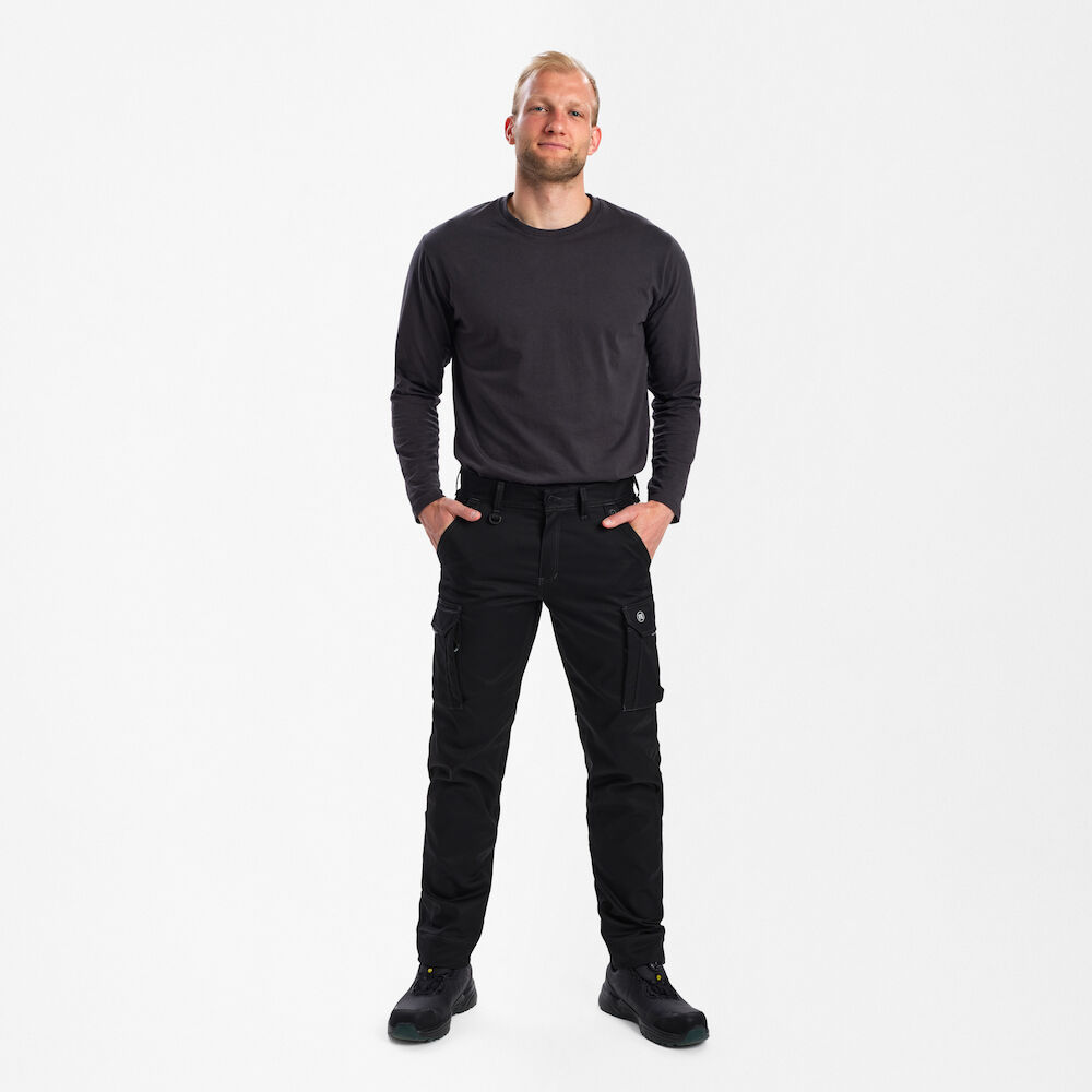 ENGEL X-treme 2365-186 Servicehose aus Stretch in Schwarz – Modellansicht