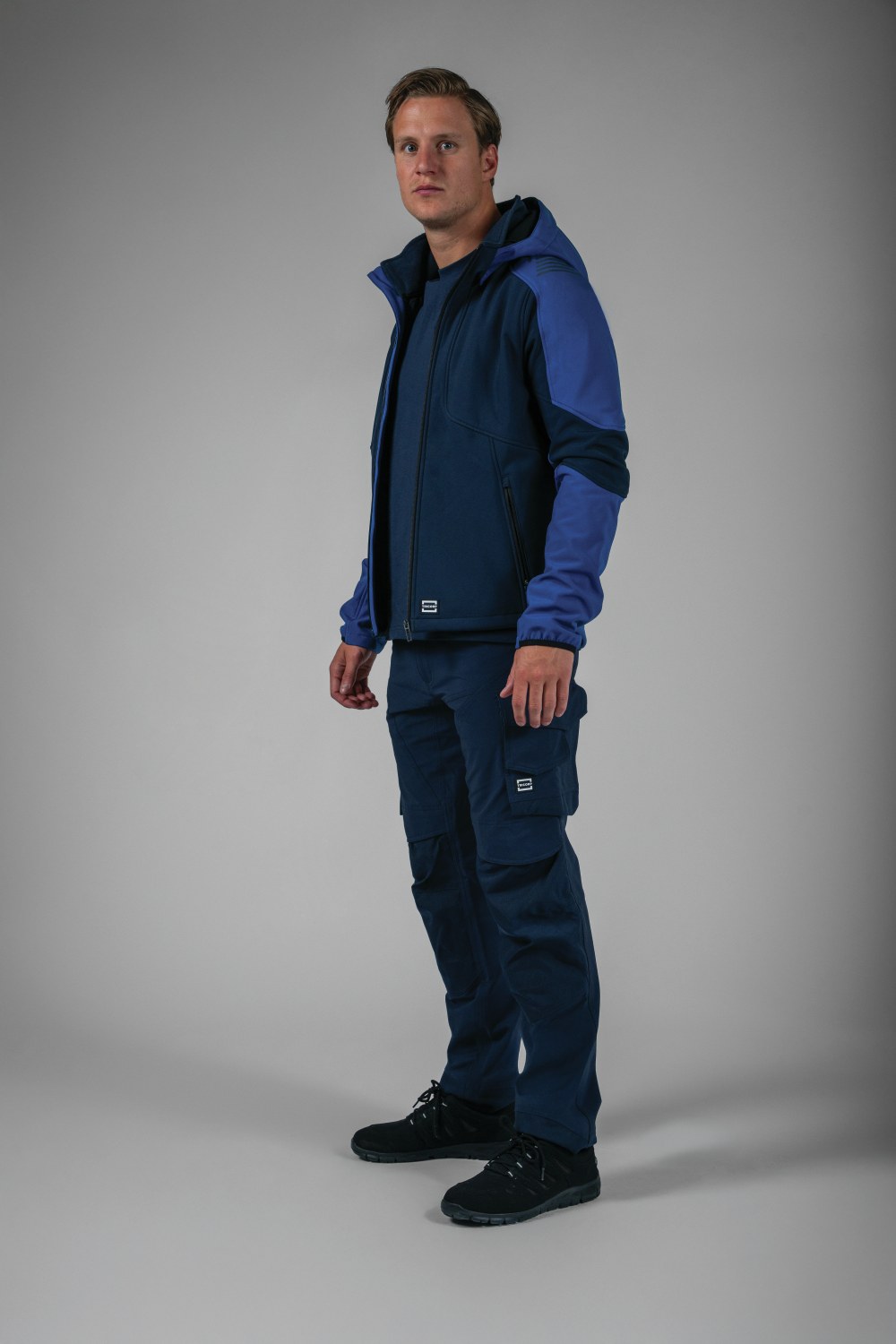 TRICORP Softshelljacke Kapuze Bicolor Redefined in Ink-Royalblue – Modellansicht