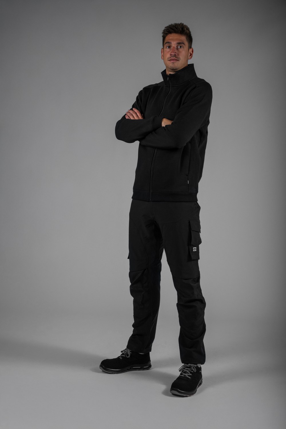 TRICORP Sweatjacke Redefined in Black – Modellansicht