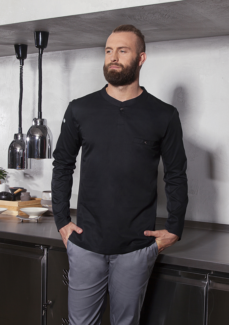 Karlowsky Langarm Arbeitsshirt Performance in Schwarz – Modellansicht