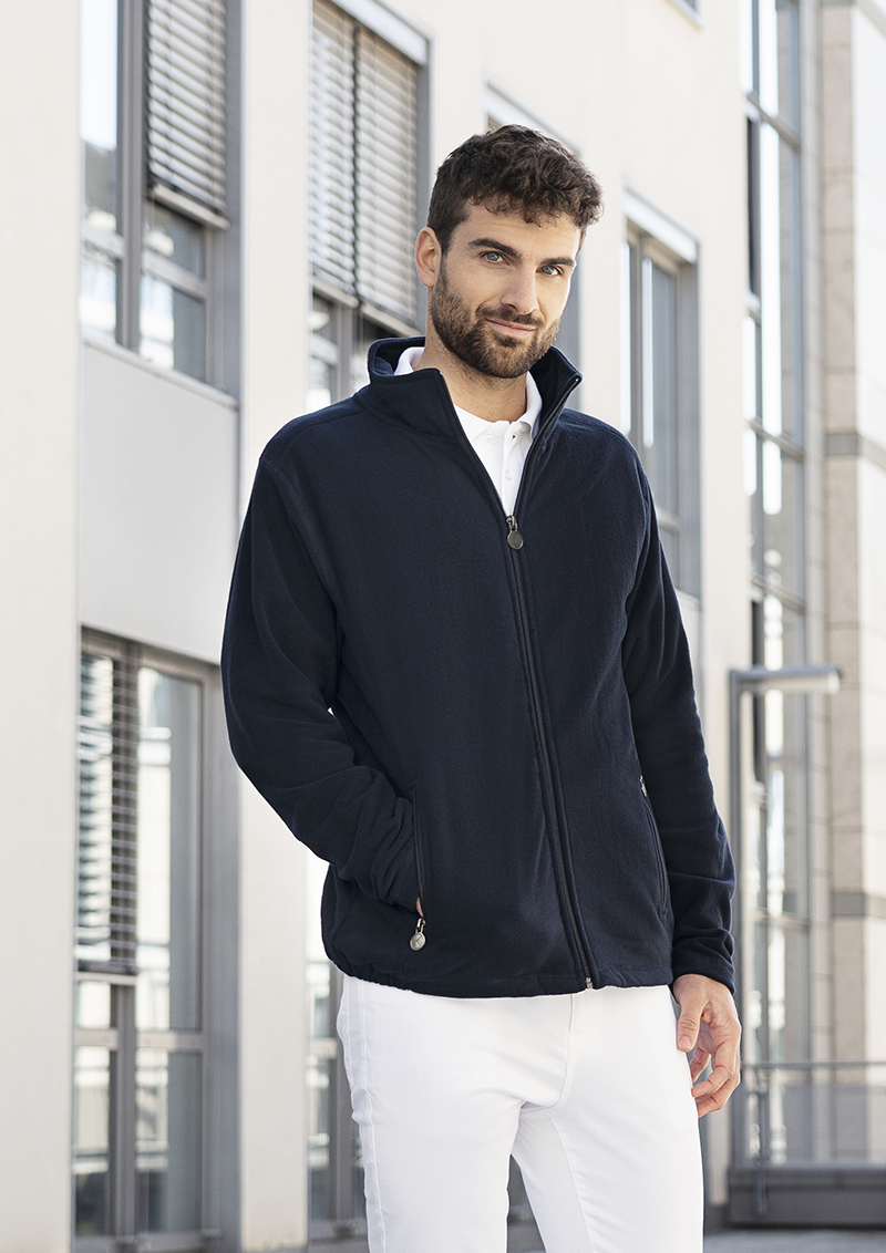 Karlowsky Herren Workwear Fleecejacke Warm-Up in Marine – Modellansicht