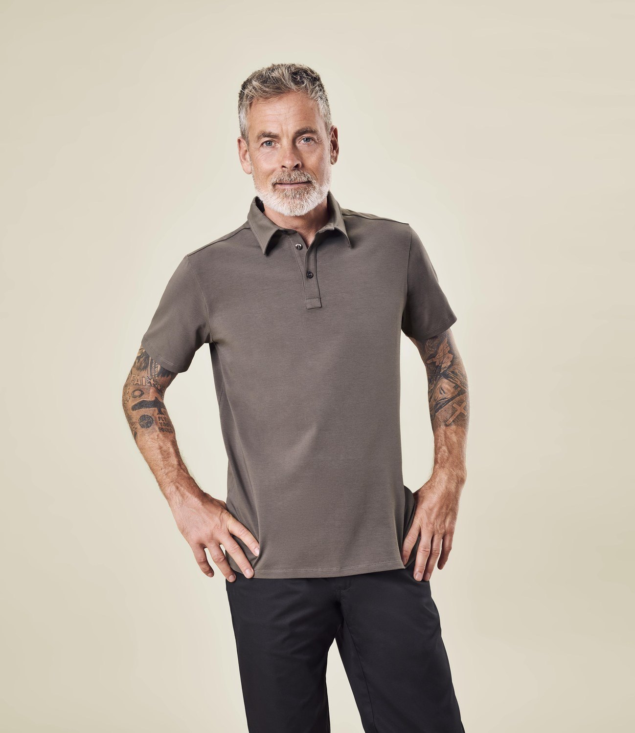 Greiff Herren-Poloshirt RF Shirts in Taupe – Modellansicht