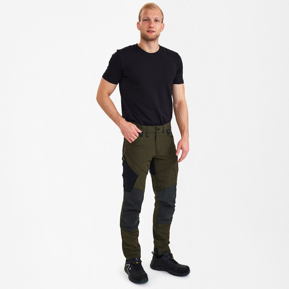 ENGEL X-treme 2366-317 Arbeitshose mit 4-Wege-Stretch in Forest Green – Modellansicht