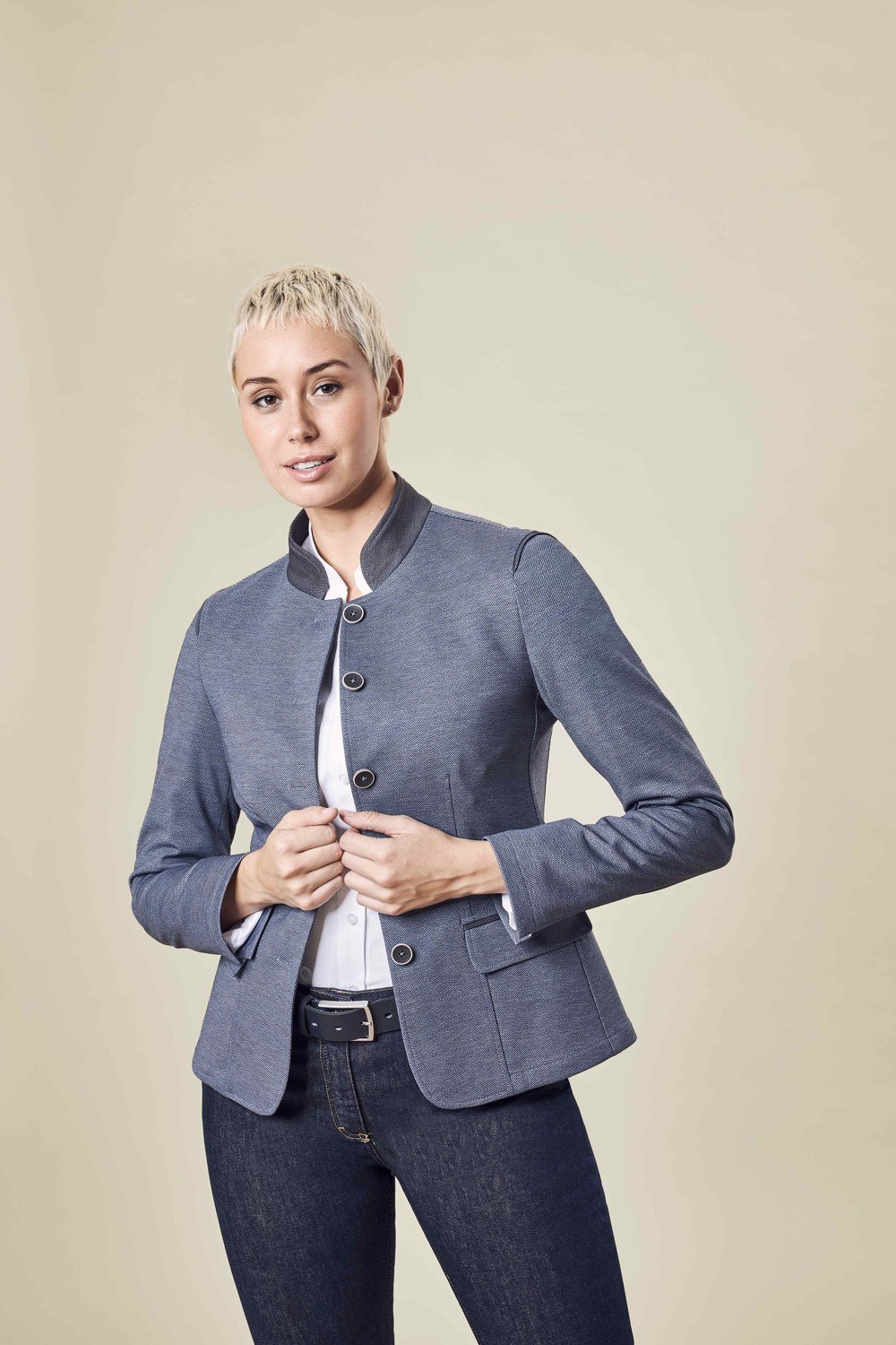 Greiff Damen-Jerseyblazer RF Landhaus in Blau/Kontrast Grau – Modellansicht