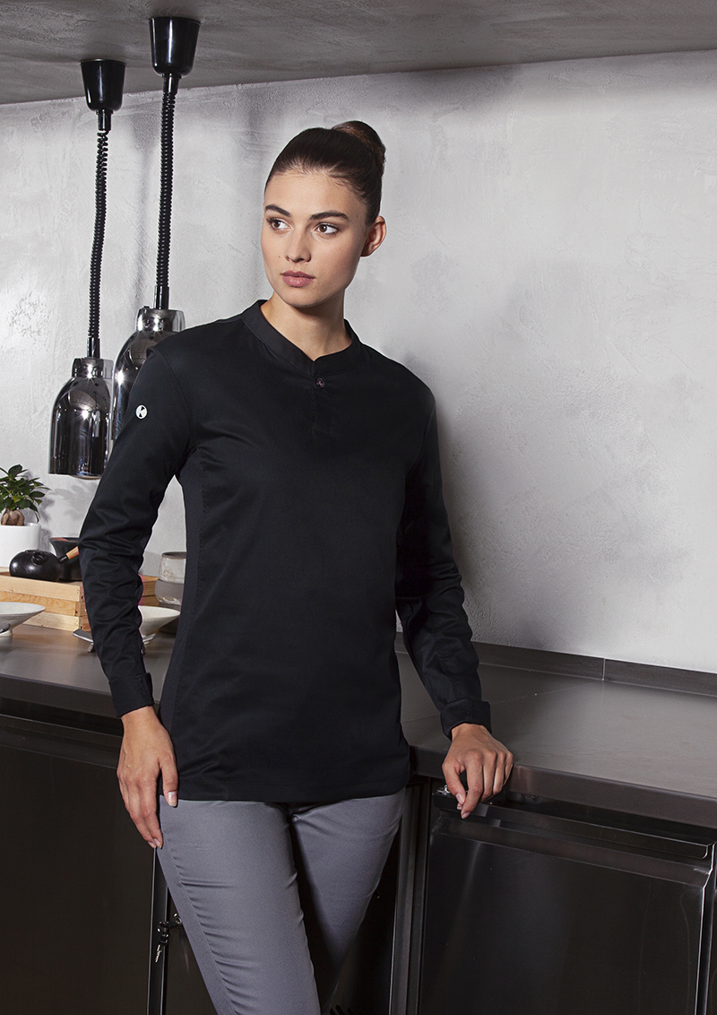 Karlowsky Langarm Damen-Arbeitsshirt Performance in Schwarz – Modellansicht