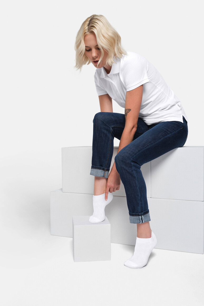 HAKRO 973 Sneaker Socken Essentials in Weiß – Modellansicht